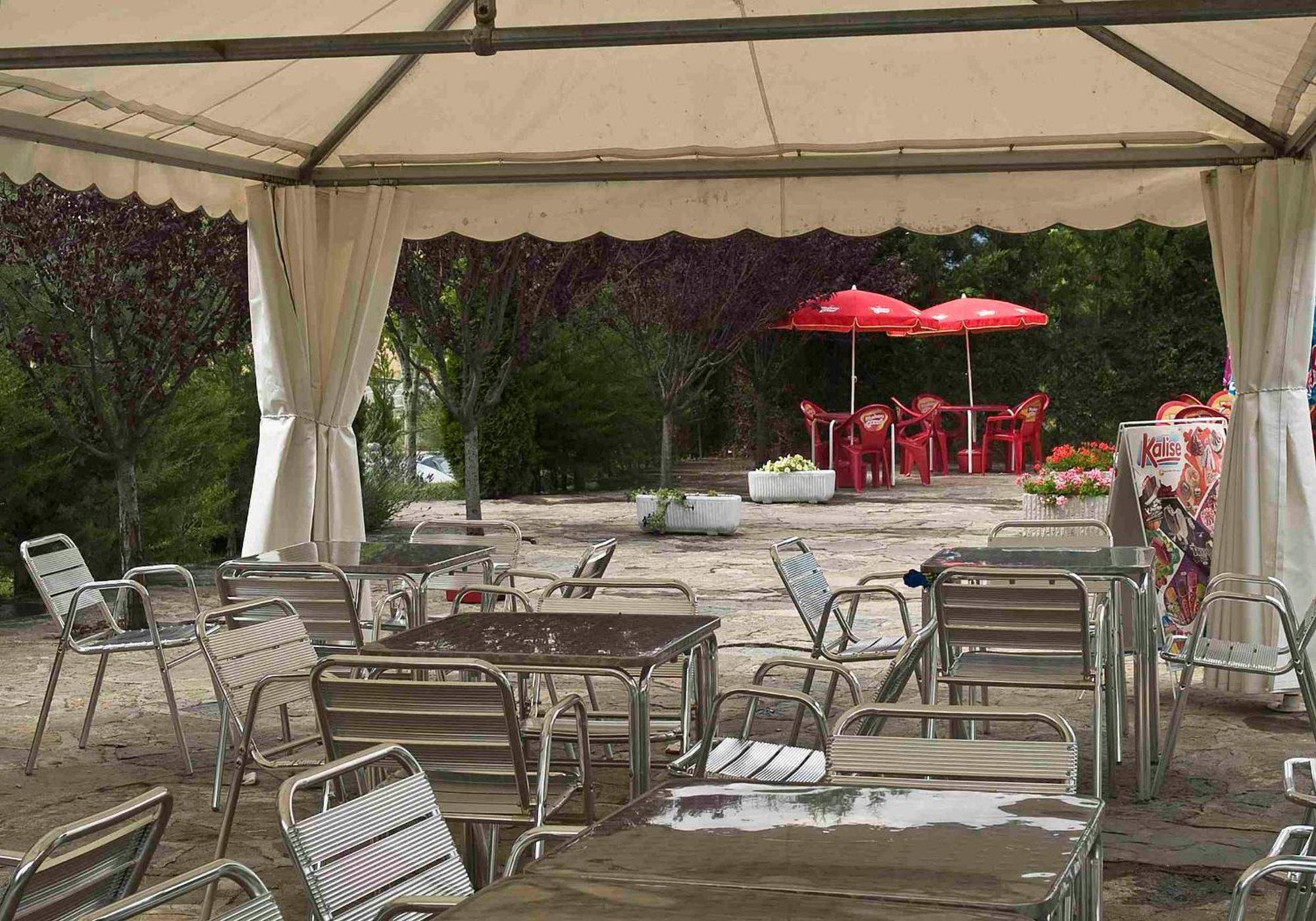 Camping Valle De Tena Sabinanigo Exterior photo