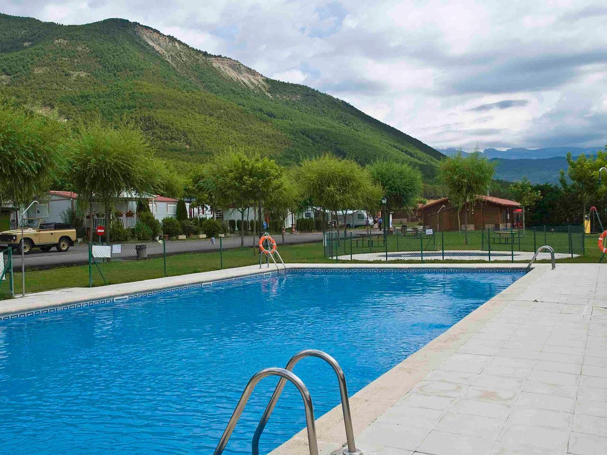 Camping Valle De Tena Sabinanigo Exterior photo